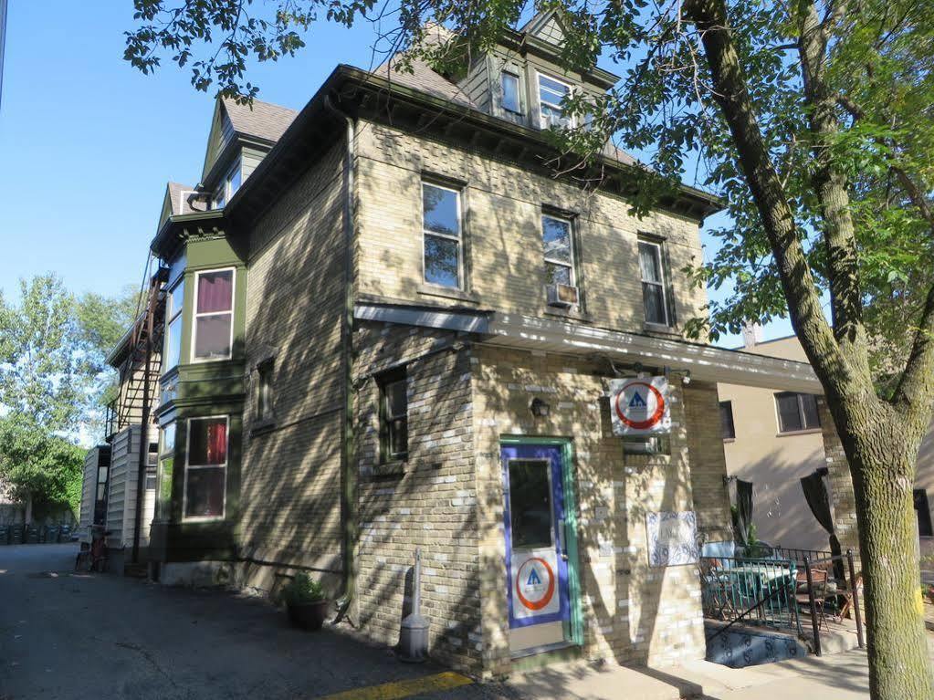 Hi - Madison Hostel Bagian luar foto
