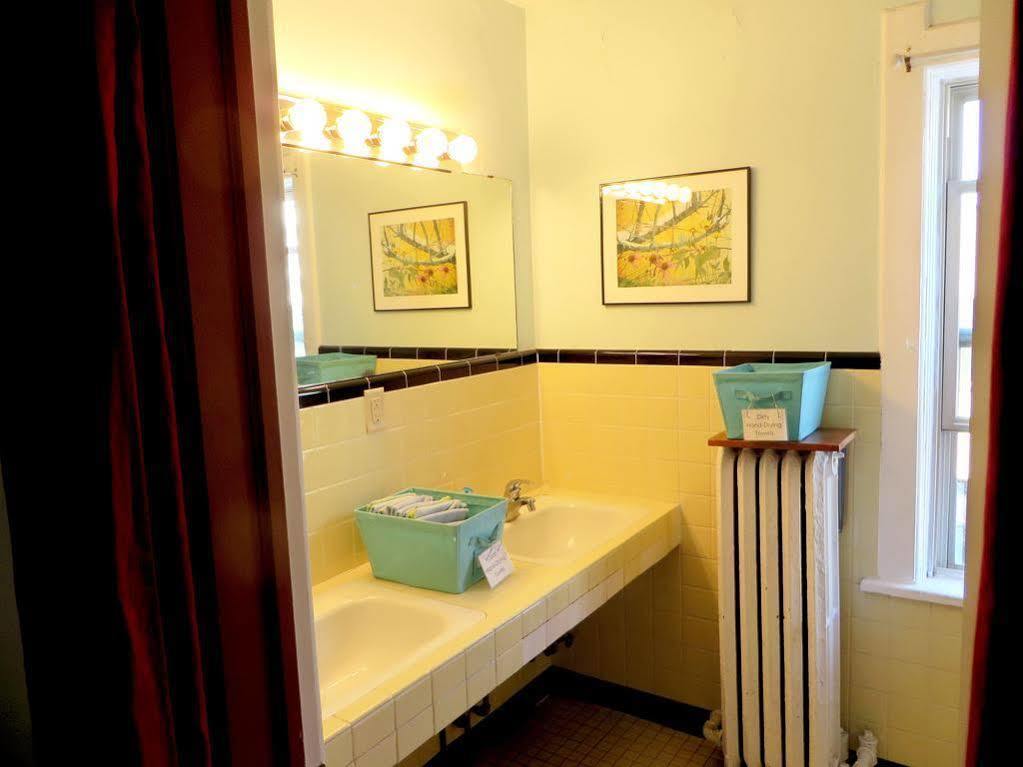 Hi - Madison Hostel Bagian luar foto