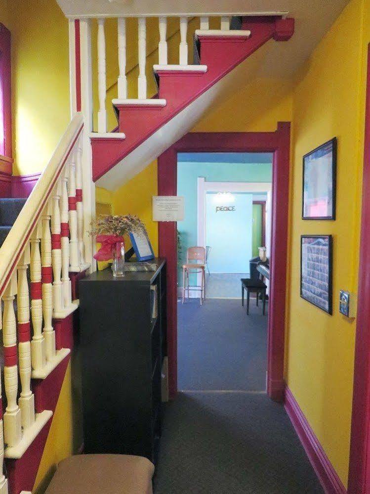 Hi - Madison Hostel Bagian luar foto