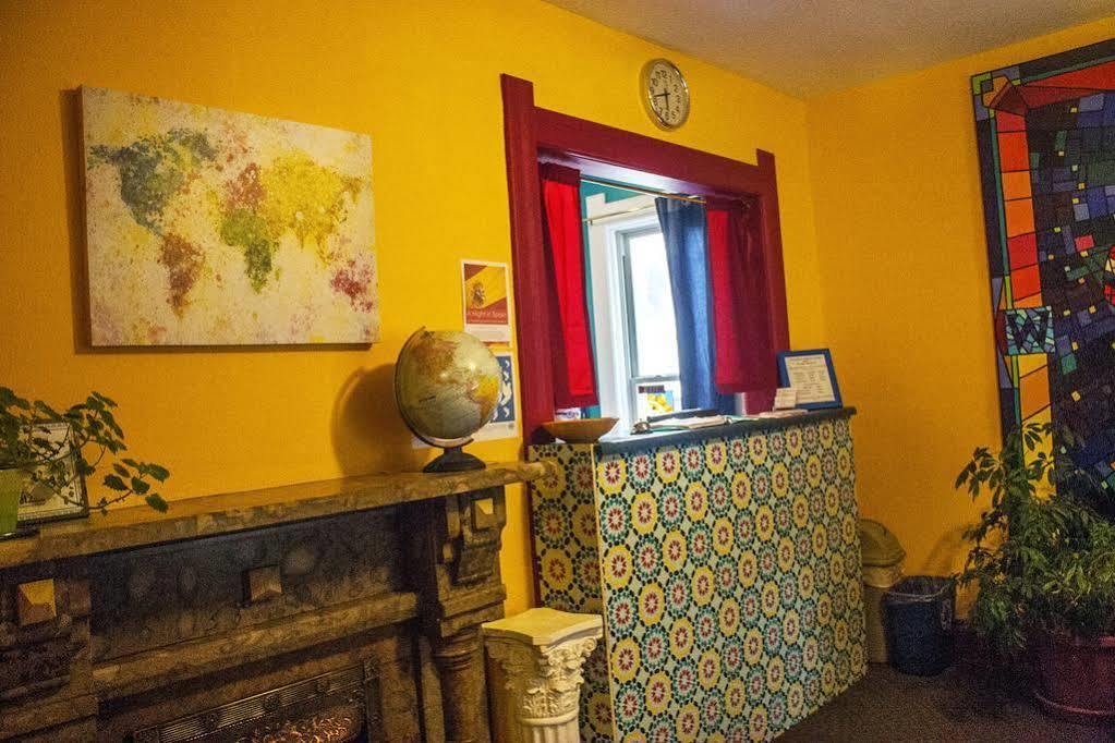 Hi - Madison Hostel Bagian luar foto